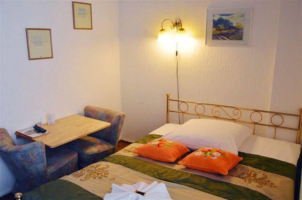 Pension Ingeborg Berlim Exterior foto